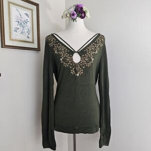 Encuentro Embroidered Keyhole Top